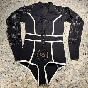 NWT Women's DUSKII Waimea Bay Long-sleeve Bikini Surf Bathing Suit, Black, sz S